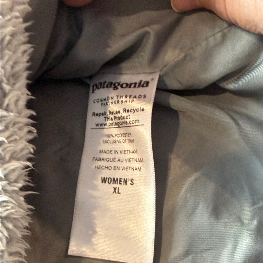 Patagonia Light Gray Fleece Vest - Picture 2 of 5
